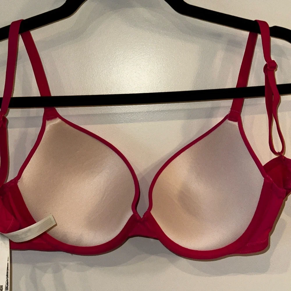 Hot Pink Push-Up Bra – Size 36C – Underwire – Adjustable Straps - Picture 8 of 10